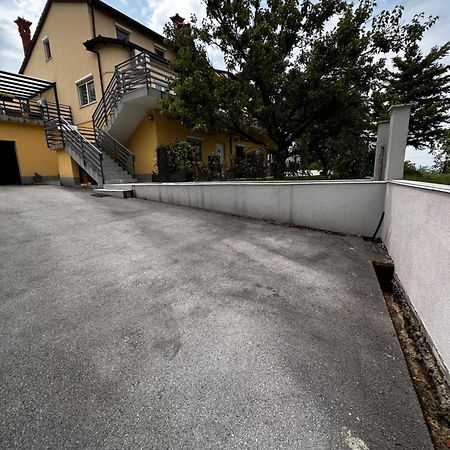 Riad Apartments Zgornje Skofije Bagian luar foto
