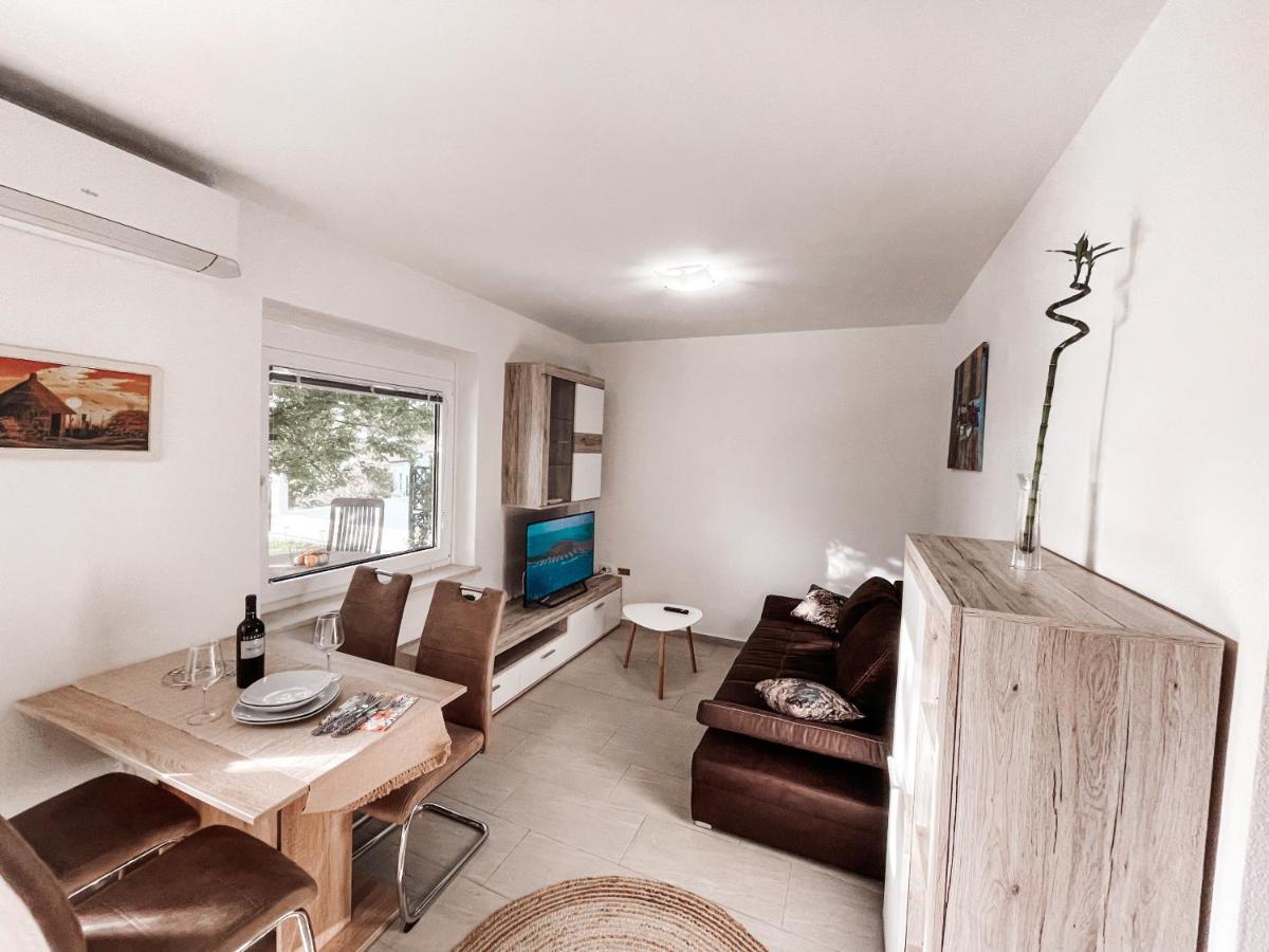 Riad Apartments Zgornje Skofije Bagian luar foto