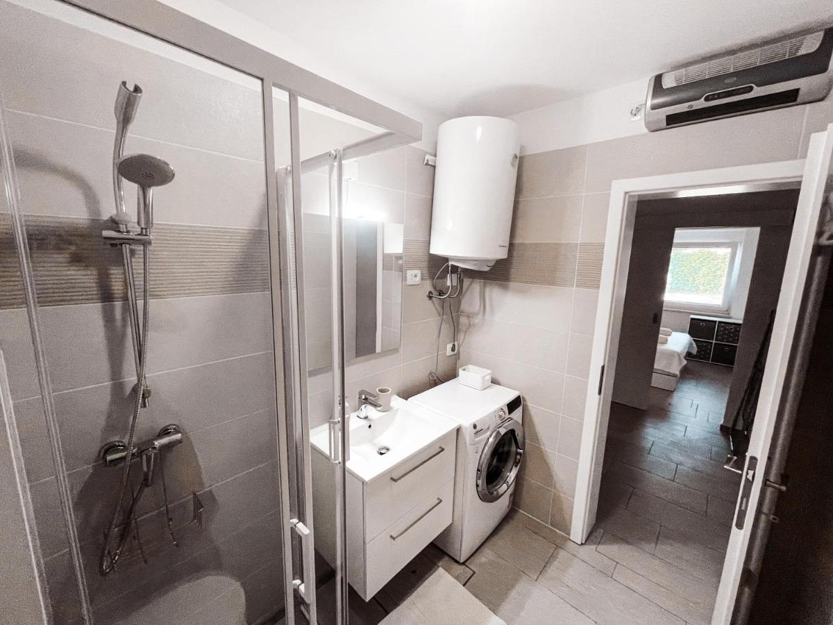 Riad Apartments Zgornje Skofije Bagian luar foto
