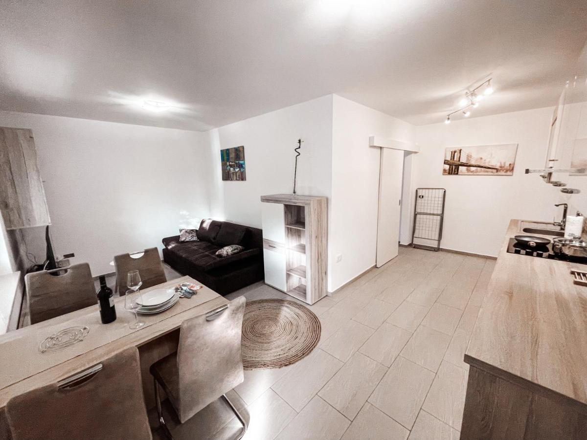 Riad Apartments Zgornje Skofije Bagian luar foto