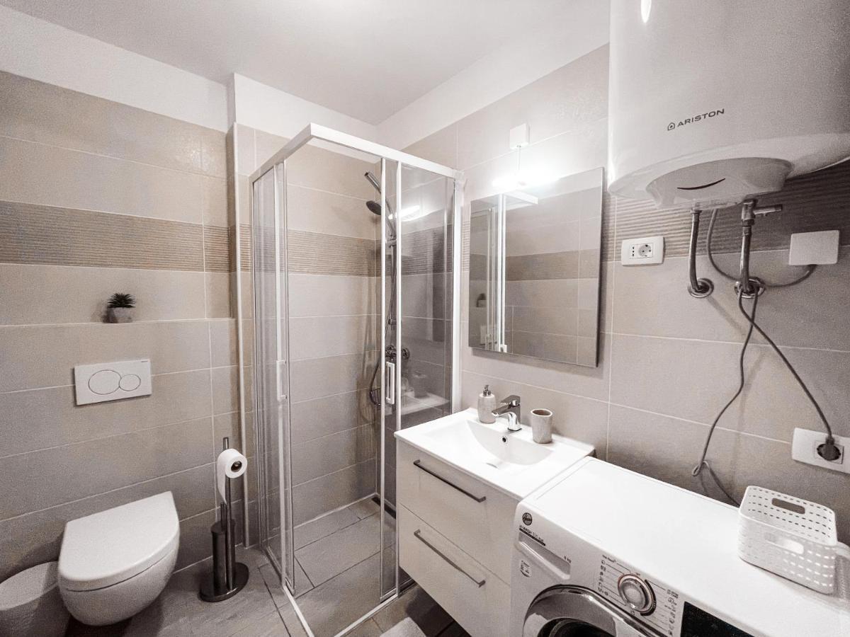 Riad Apartments Zgornje Skofije Bagian luar foto