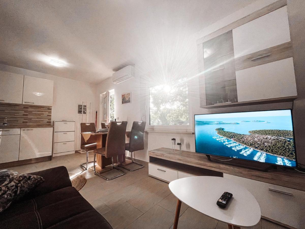Riad Apartments Zgornje Skofije Bagian luar foto