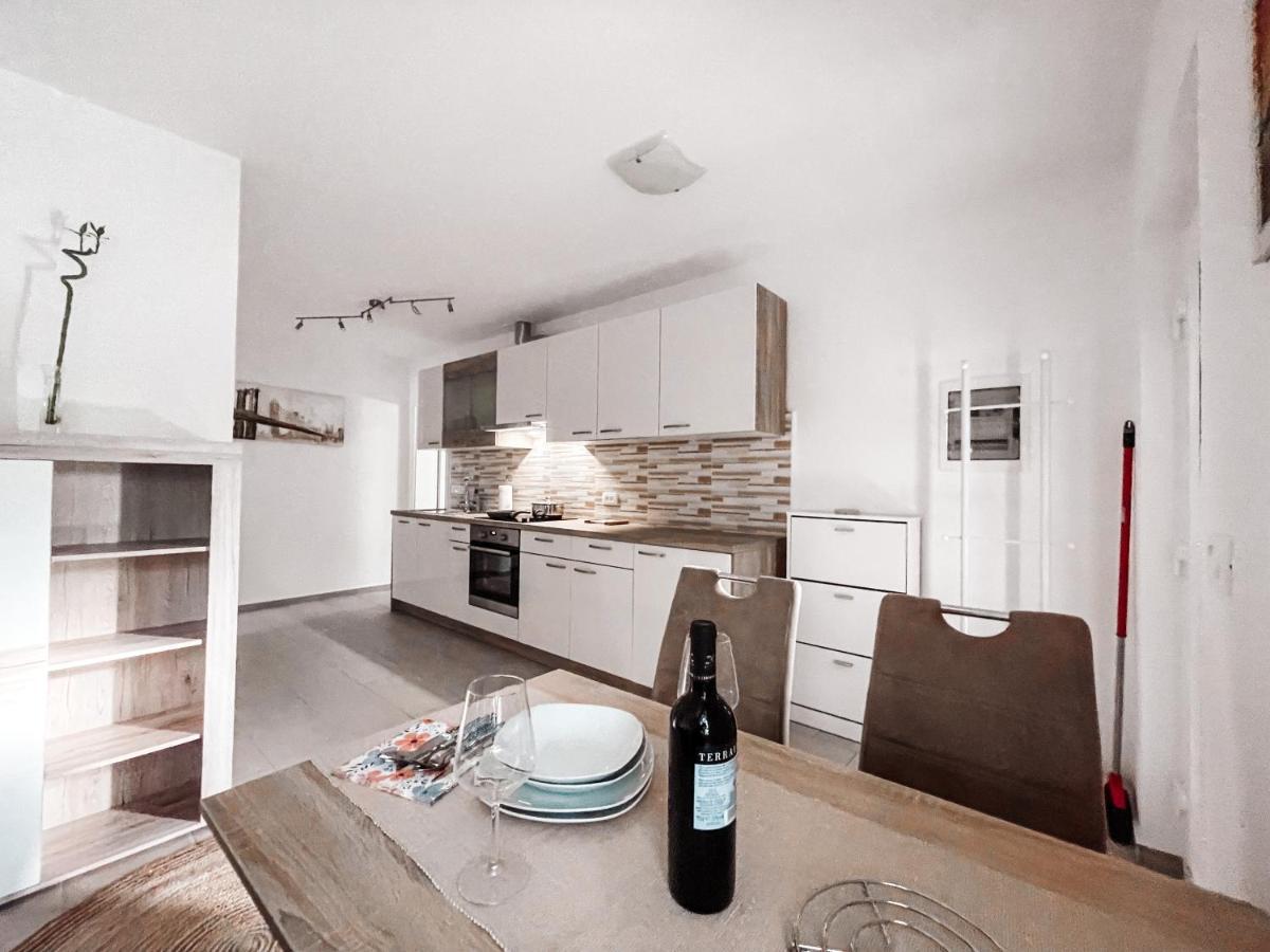 Riad Apartments Zgornje Skofije Bagian luar foto
