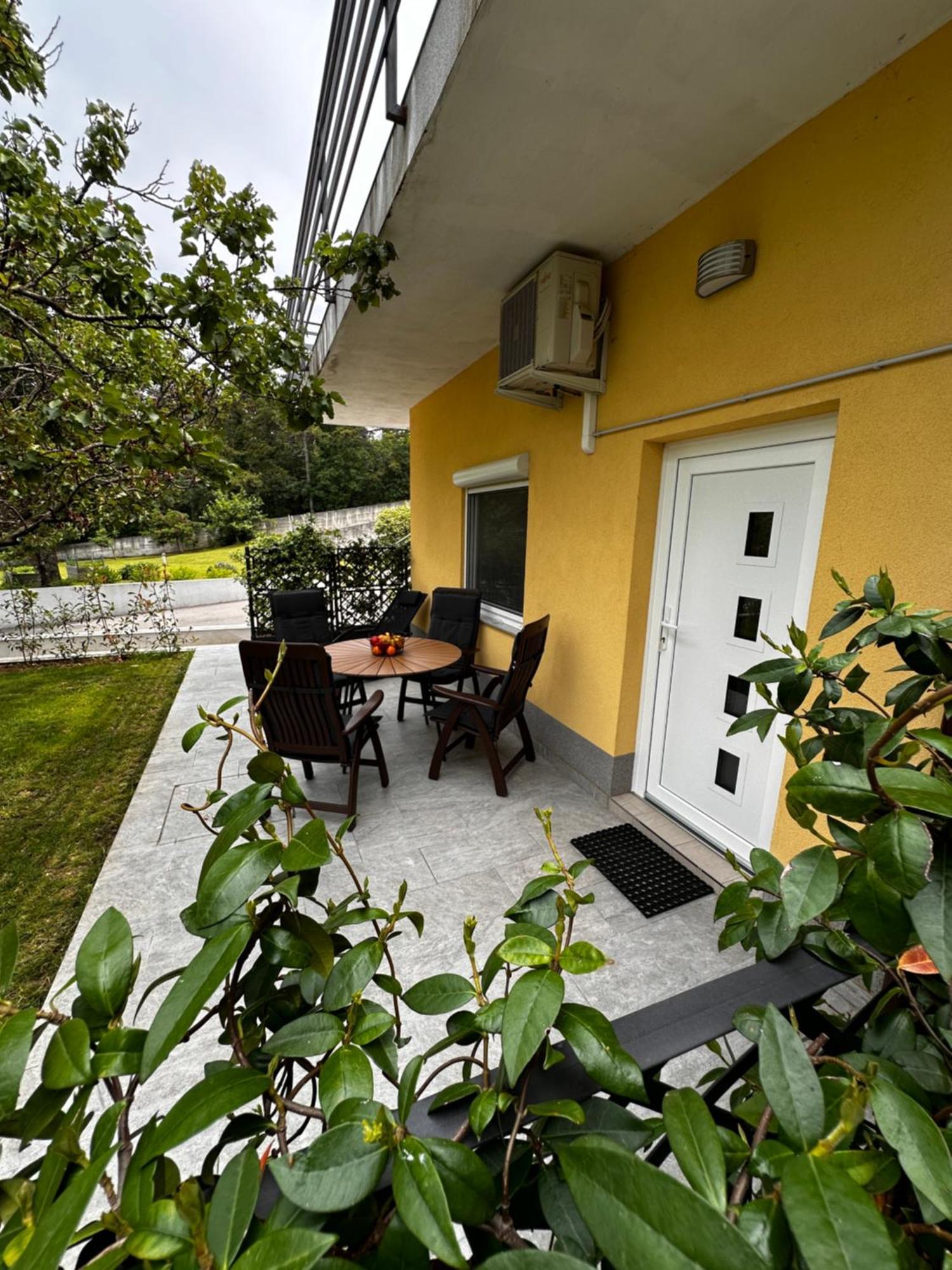 Riad Apartments Zgornje Skofije Bagian luar foto