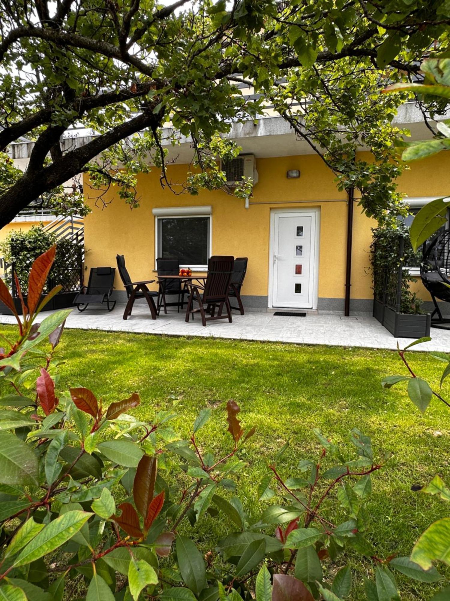 Riad Apartments Zgornje Skofije Bagian luar foto